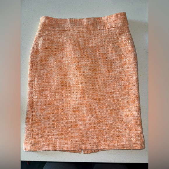 Banana Republic Dresses & Skirts - Banana Republic Salmon Tweed Lined Pencil Skirt. Size 0.